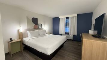 Desk, laptop workspace, iron/ironing board, free WiFi