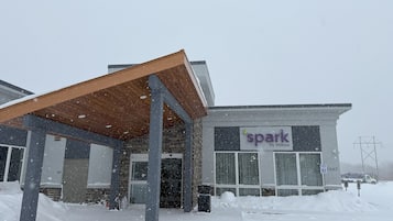 ุงูู
ูุดุฃุฉ ู
ู ุงูุฎุงุฑุฌ