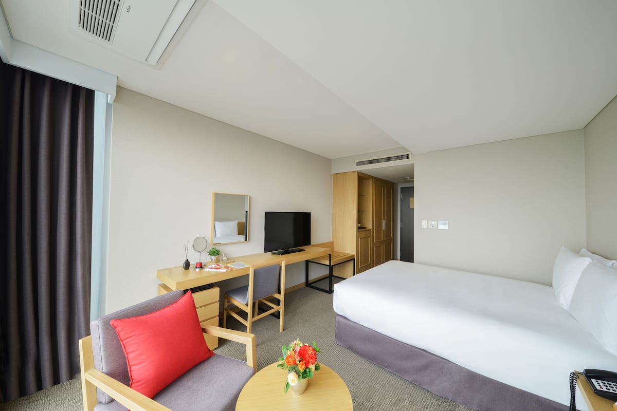 1 bedroom, in-room safe, desk, free WiFi