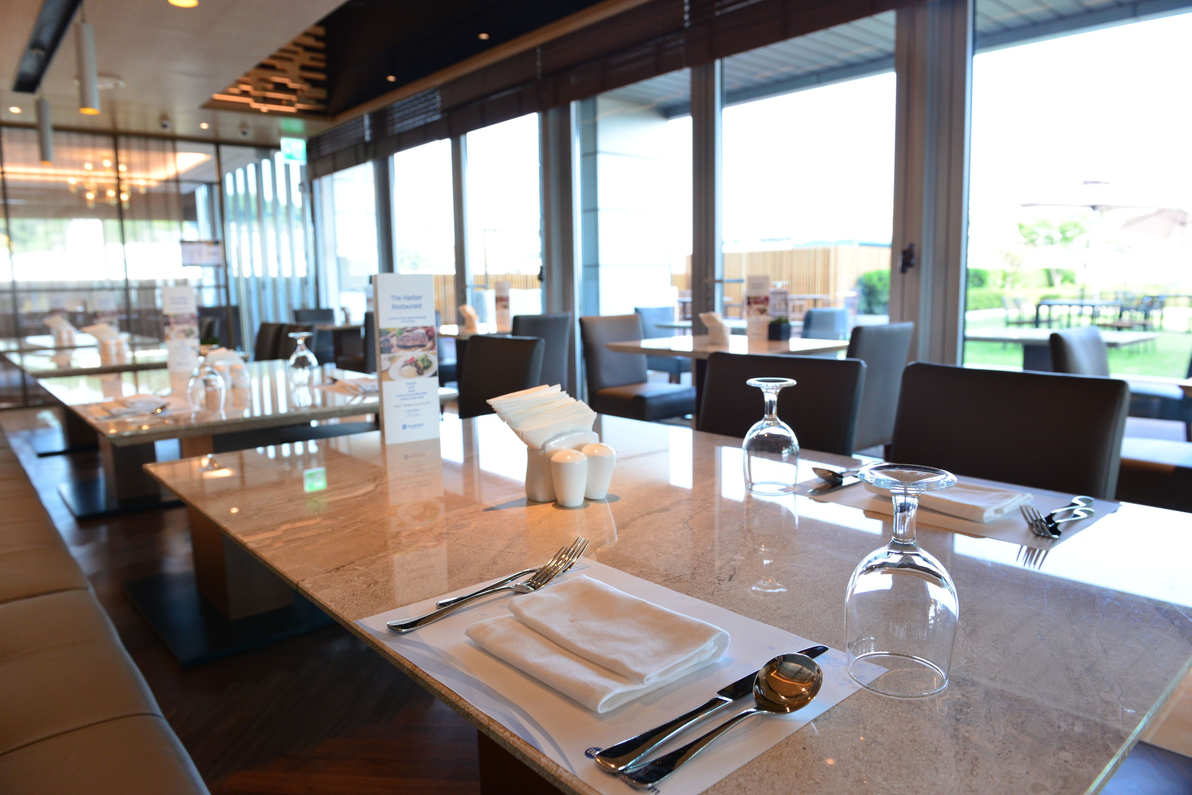 daily buffet breakfast (krw 33000 per person)