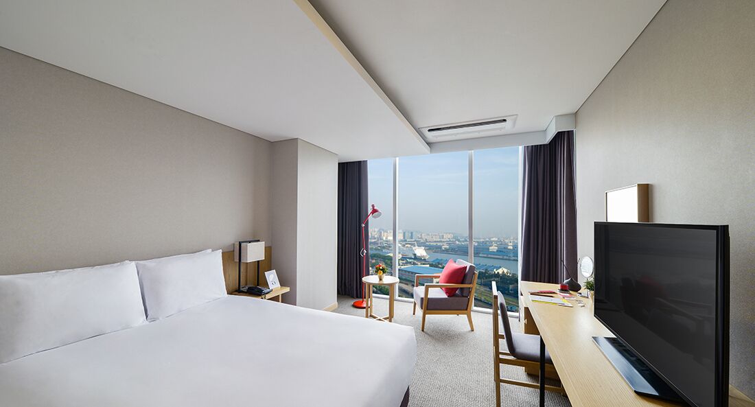 Chambre Standard, 1 lit double, non-fumeurs, vue port | 1 chambre, coffres-forts dans les chambres, bureau, Wi-Fi gratuit