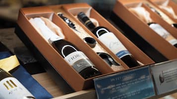 A display of wine bottles in wooden boxes with labels, some of which are labeled as "Fiorino" and "Spa S E (Italy/Chili)".