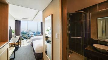 Shower, hair dryer, bathrobes, slippers