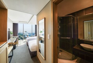 Dusche, Haartrockner, Bademäntel, Hausschuhe