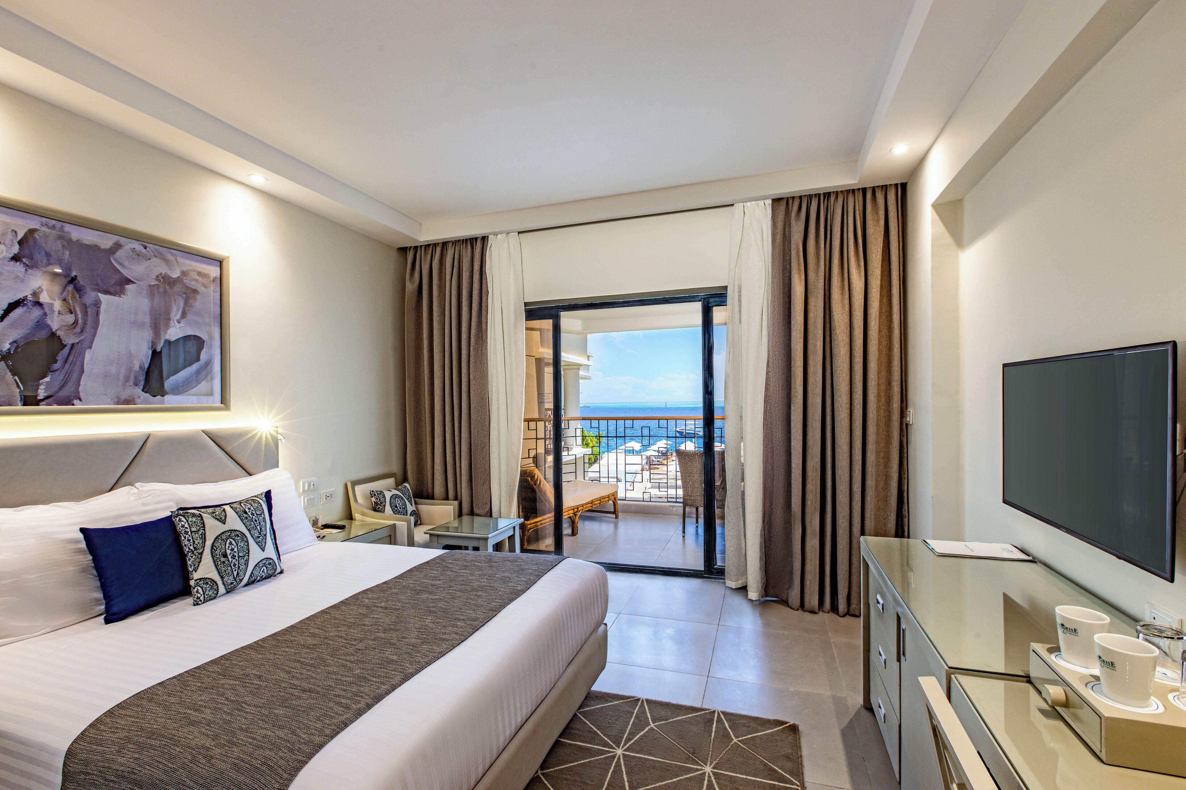 Premium Room | Minibar (con alcuni snack e alcune bevande gratis), cassaforte in camera