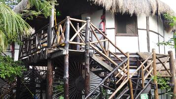 Individually decorated, free WiFi, bed sheets