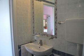 Wastafel kamar mandi