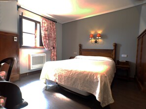 Double Room, Ground Floor | Minibar, desk, free WiFi, bed sheets - Hotel Comillas (Comillas)
