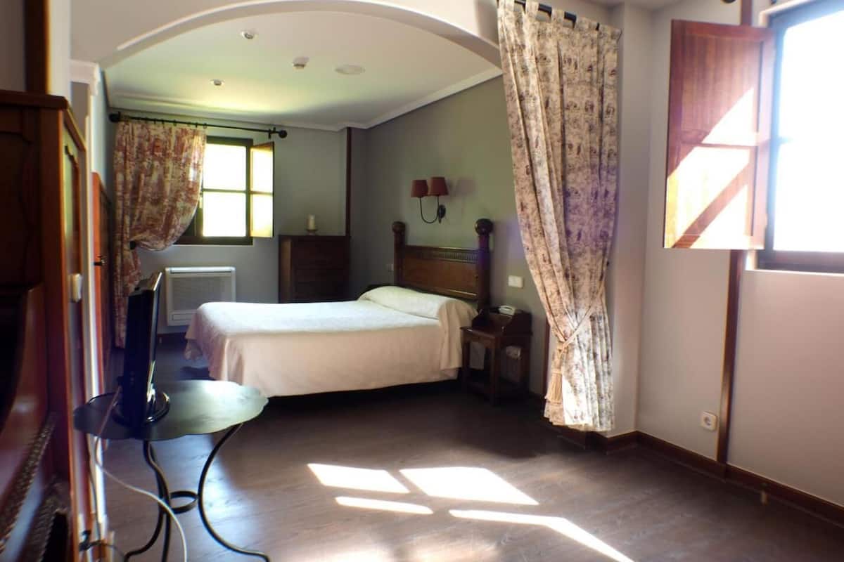 1 bedroom, minibar, desk, free wifi