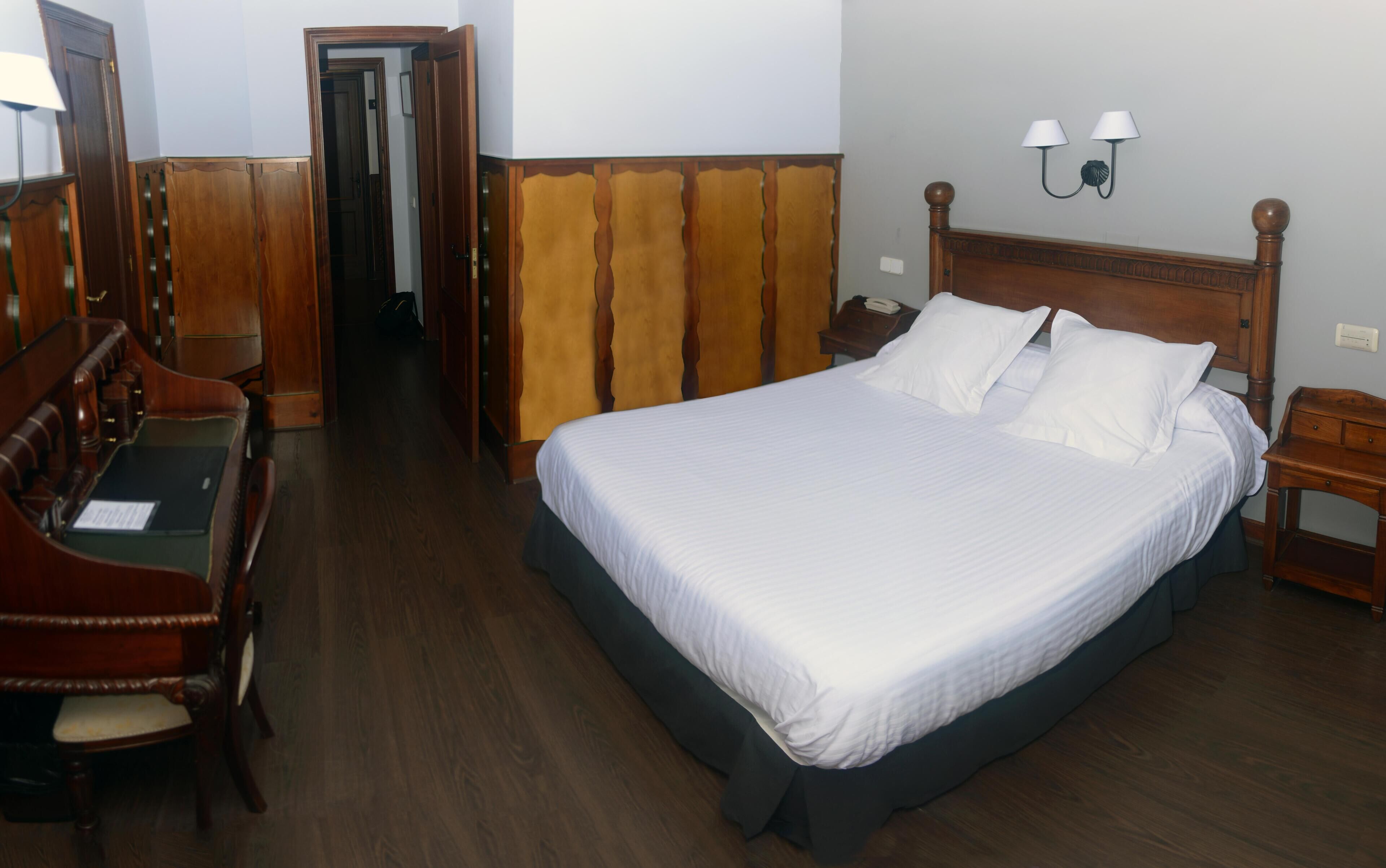 Minibar, desk, free WiFi, bed sheets