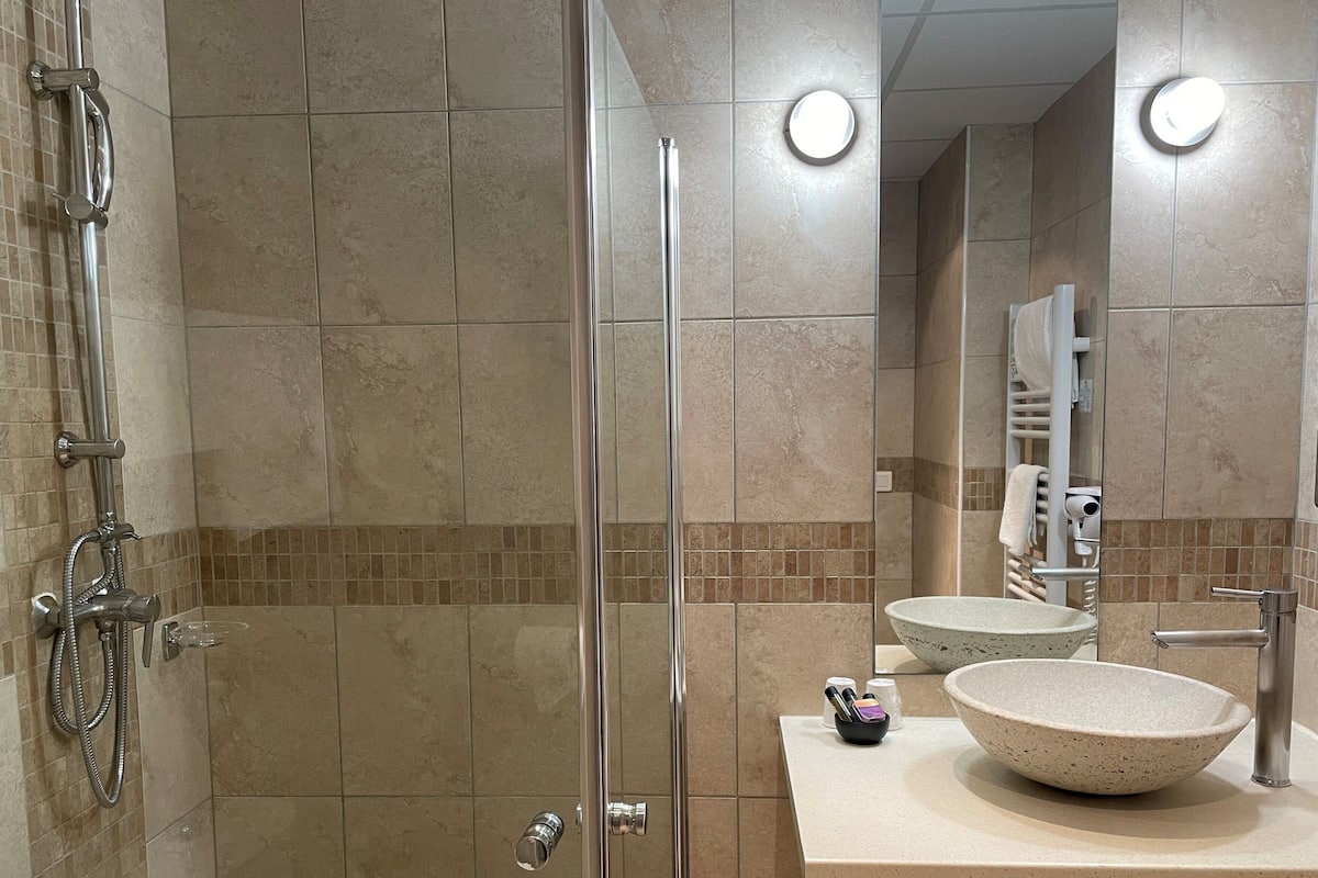 superior room | bathroom | shower, rainfall showerhead, free toiletries, hair dryer