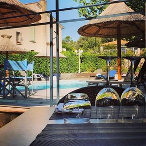 Breakfast, lunch, dinner served; Regional cuisine, pool views - Hotel Les Alpes (Gréoux-les-Bains)