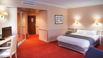 Habitación familiar | Caja de seguridad en la habitación, escritorio y insonorización