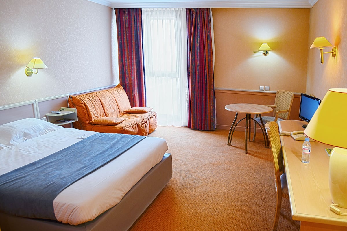 In-room safe, desk, soundproofing, iron/ironing board