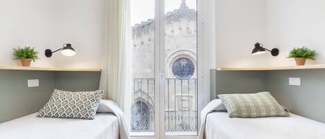 Økonomi-tomannsrom, 2 enkeltsenger | Balkong