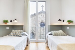 Habitación económica con 2 camas individuales, 2 camas individuales | Balcón