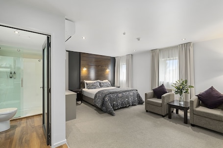 Deluxe Studio | Premium bedding, blackout drapes, soundproofing, iron/ironing board
