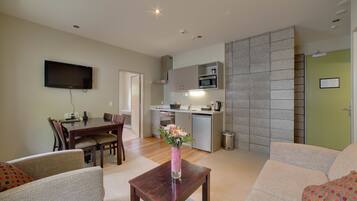 Two Bedroom Apartment (Downstairs) | Private kitchenette