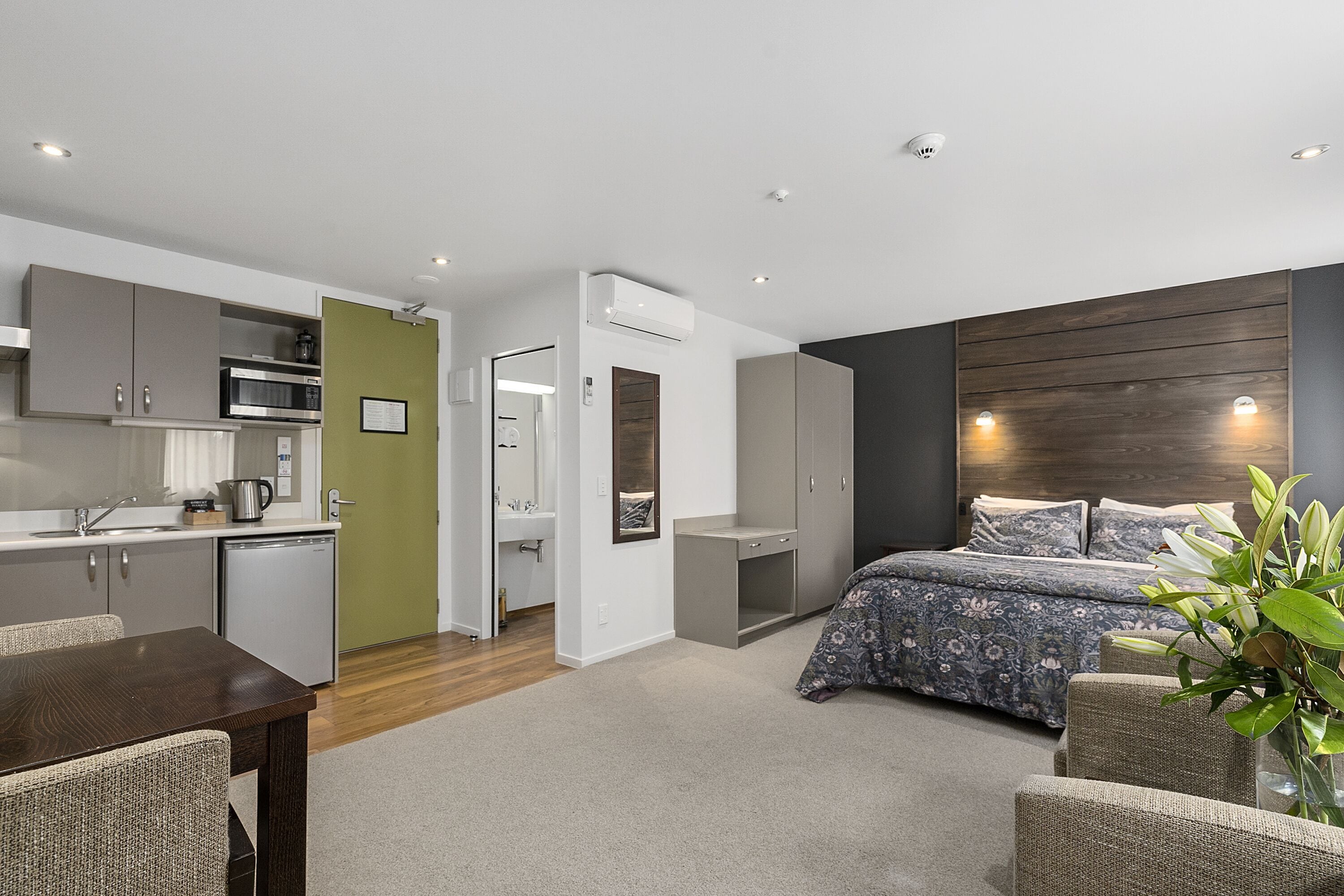 Deluxe Studio | Private kitchenette