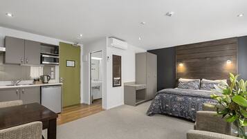 Deluxe Studio | Private kitchenette