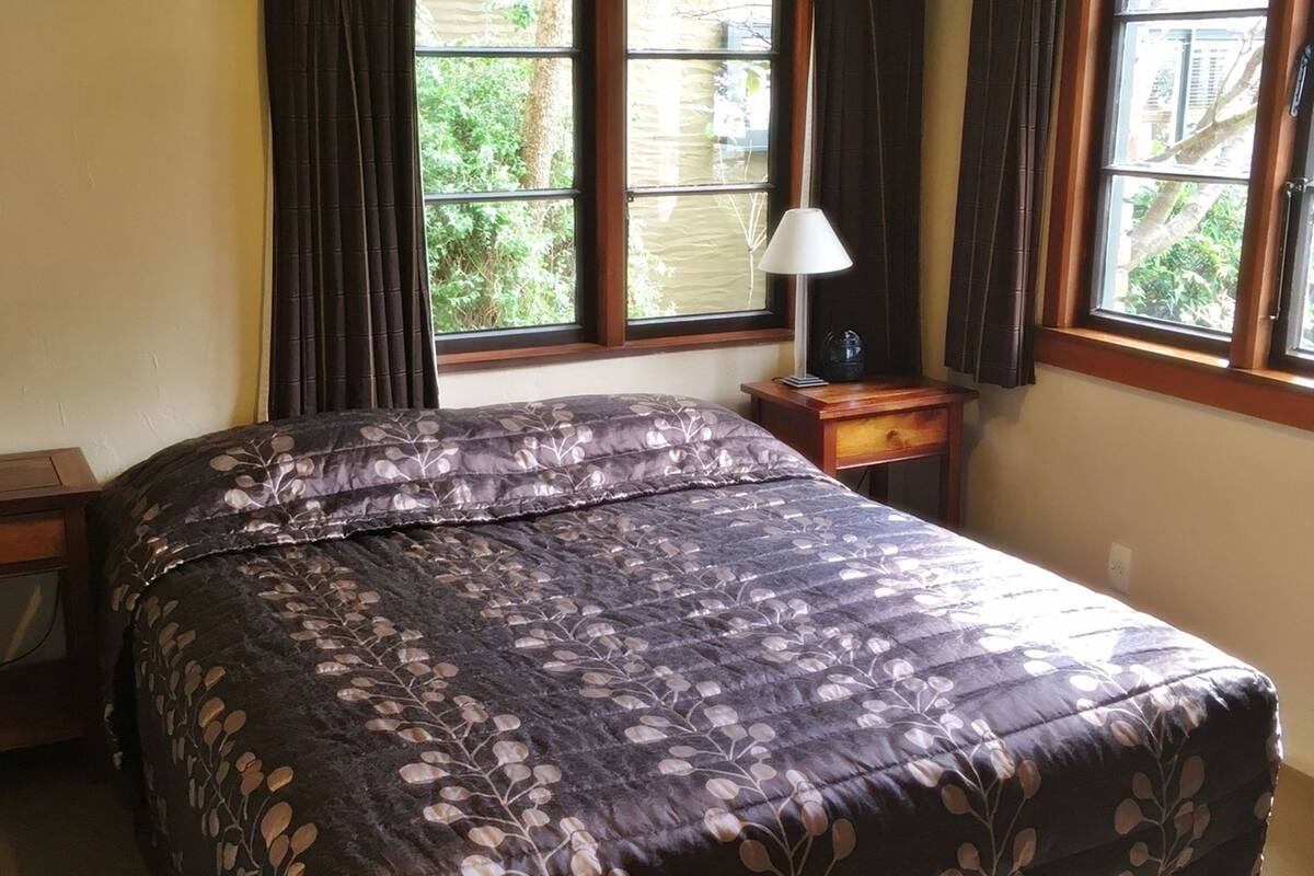 Free cribs/infant beds, free WiFi, bed sheets