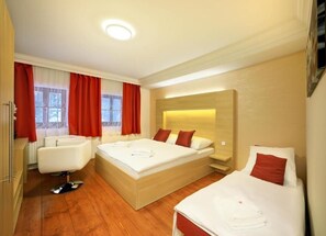 Superior Triple Room | In-room safe, desk, soundproofing, free WiFi - Hotel u Martina (Rozmberk nad Vltavou)
