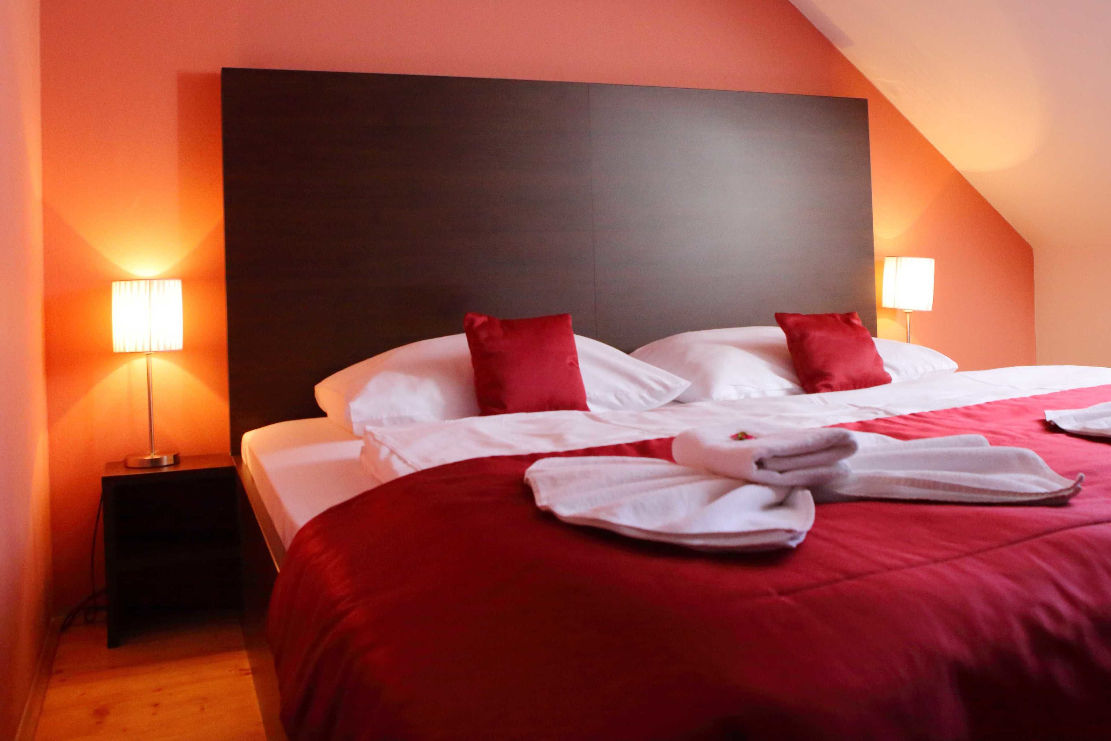 华丽双人房, 1 张特大床 | 客房内保险箱、办公桌、隔音、免费 WiFi