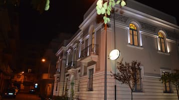 Fassade der Unterkunft – Abend/Nacht