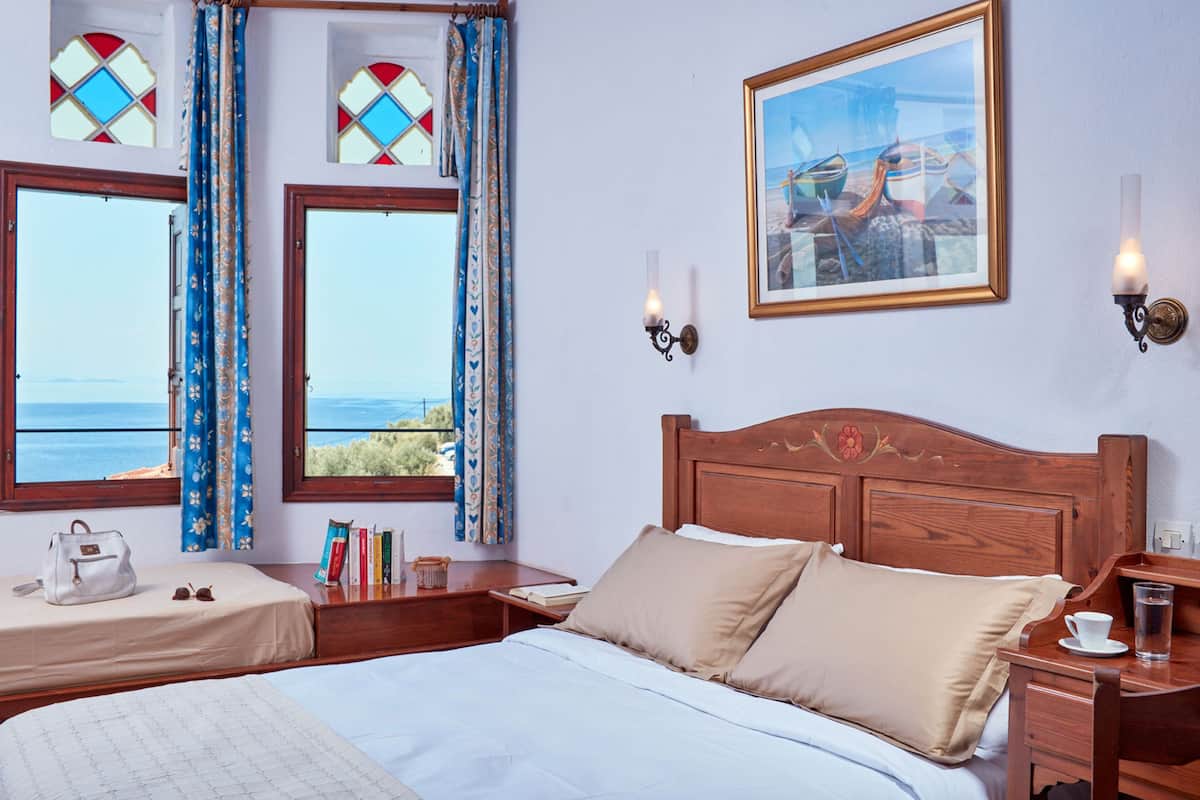 Habitación estándar, vistas al mar | 1 dormitorio, caja fuerte, tabla de planchar con plancha y wifi gratis