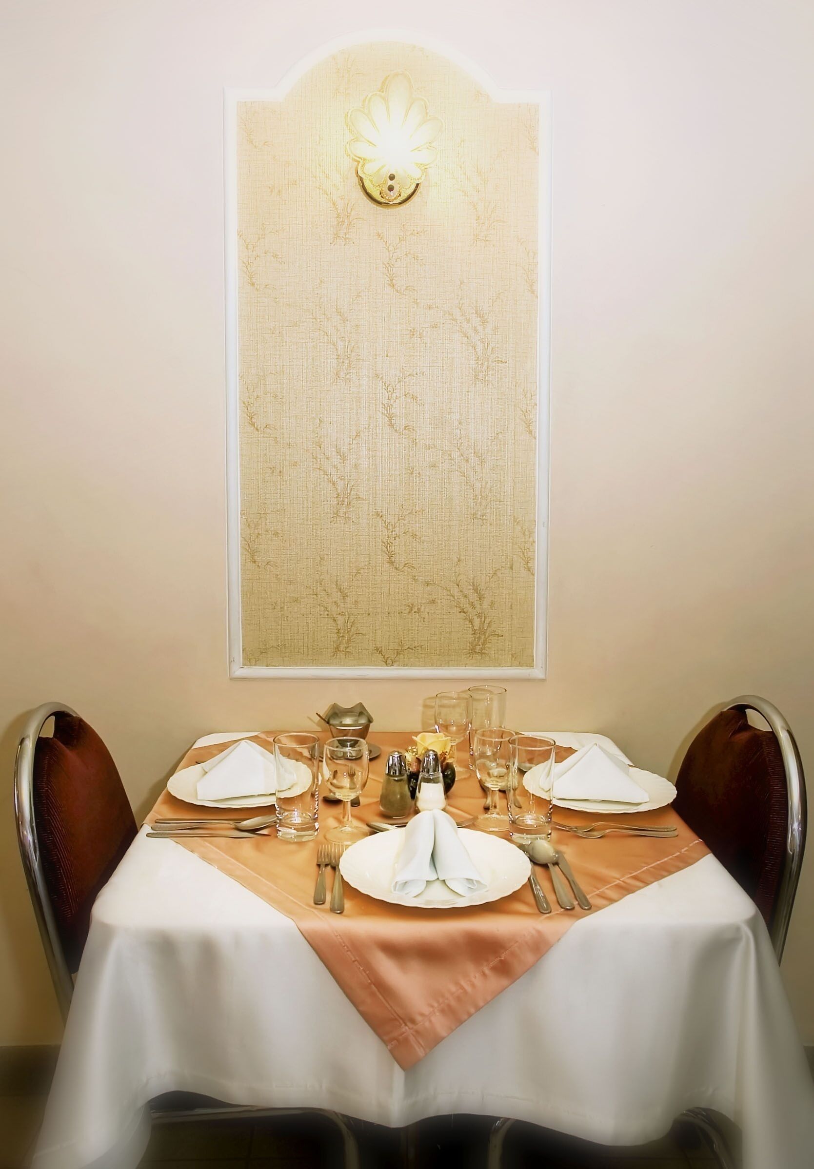 breakfast, lunch and dinner served