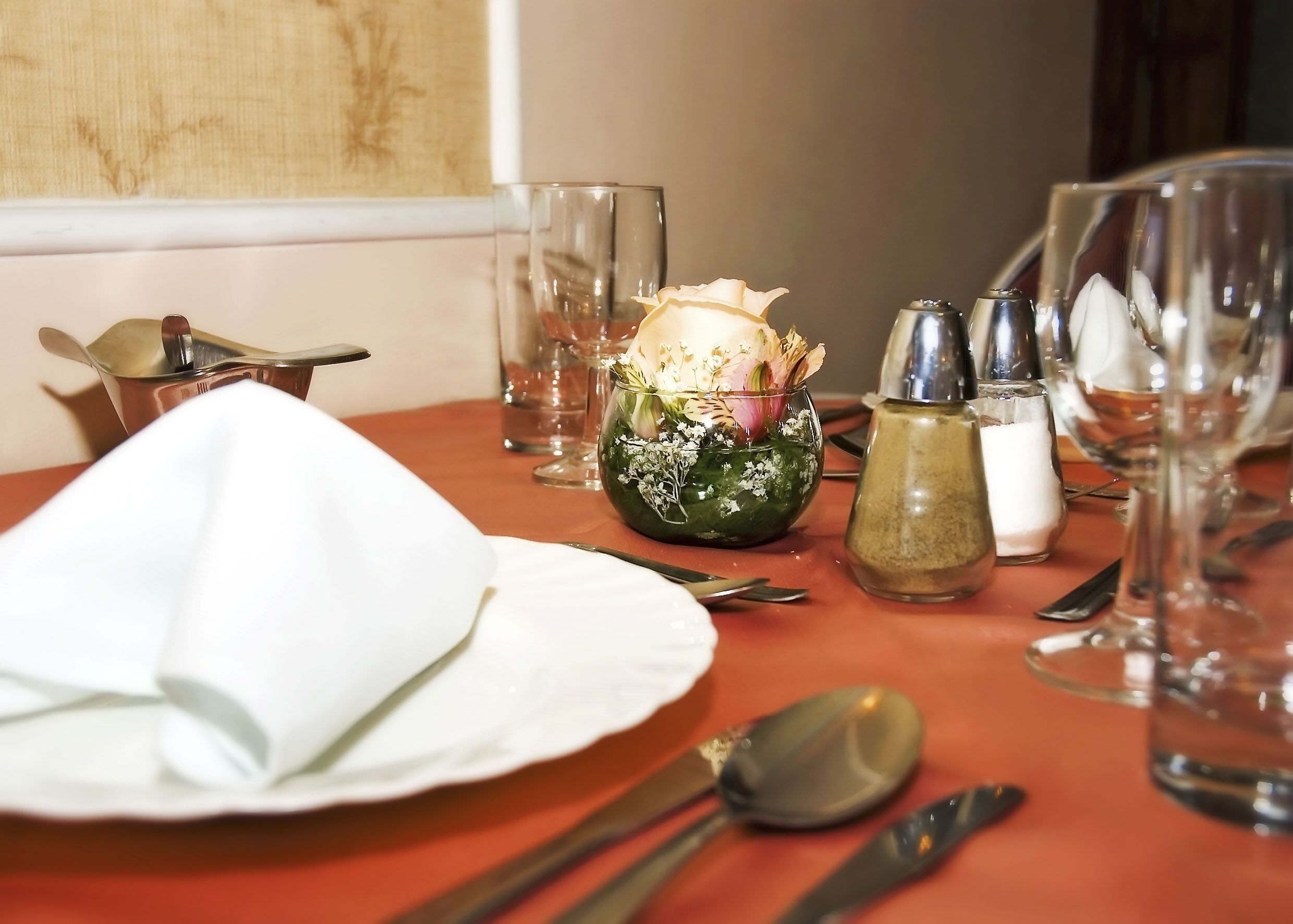 breakfast, lunch and dinner served