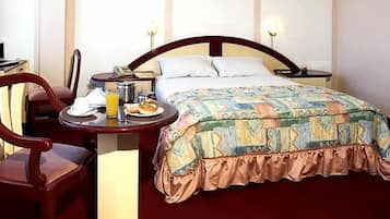 Minibar, värdeförvaringsskåp på rummet, ljudisolering och barnsängar