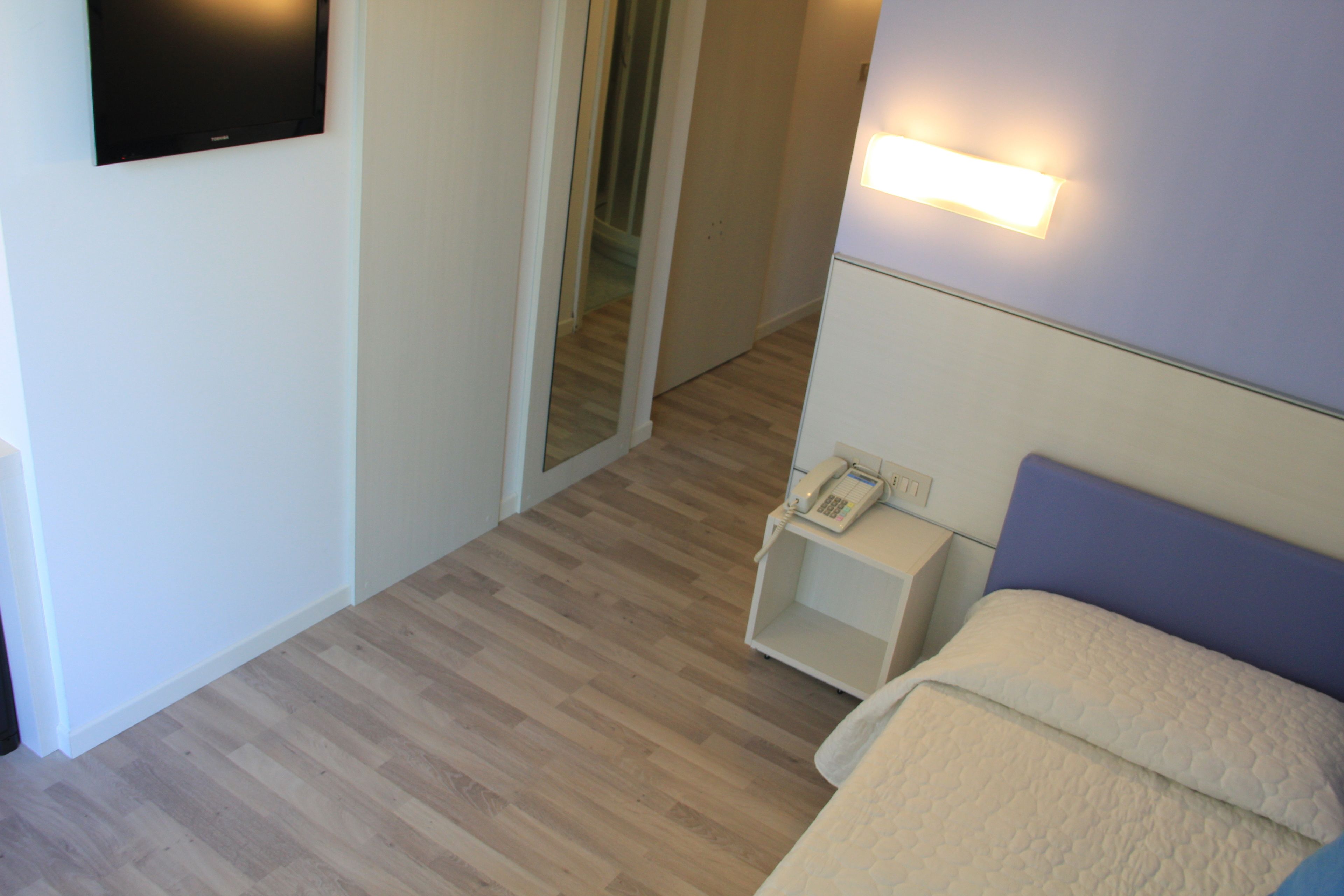 single room, balcony | in-room safe, individually furnished, desk, blackout curtains