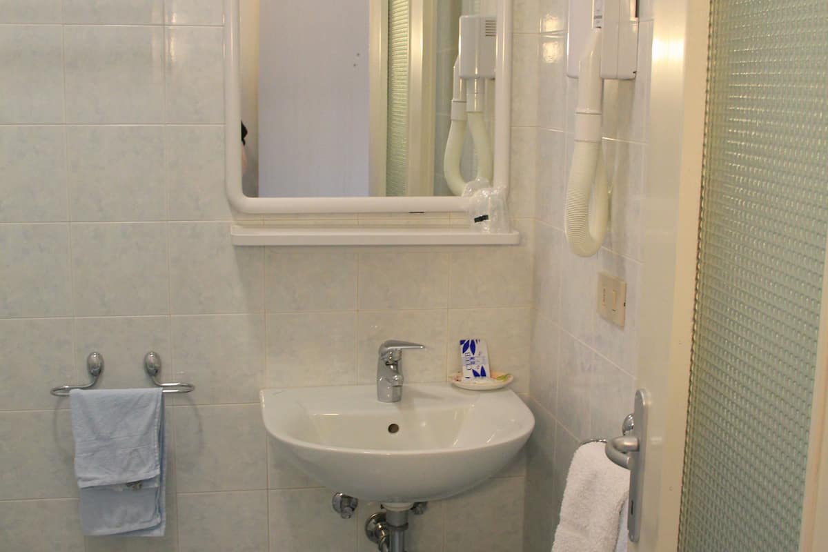 single room, balcony | bathroom | shower, rainfall showerhead, free toiletries, hair dryer