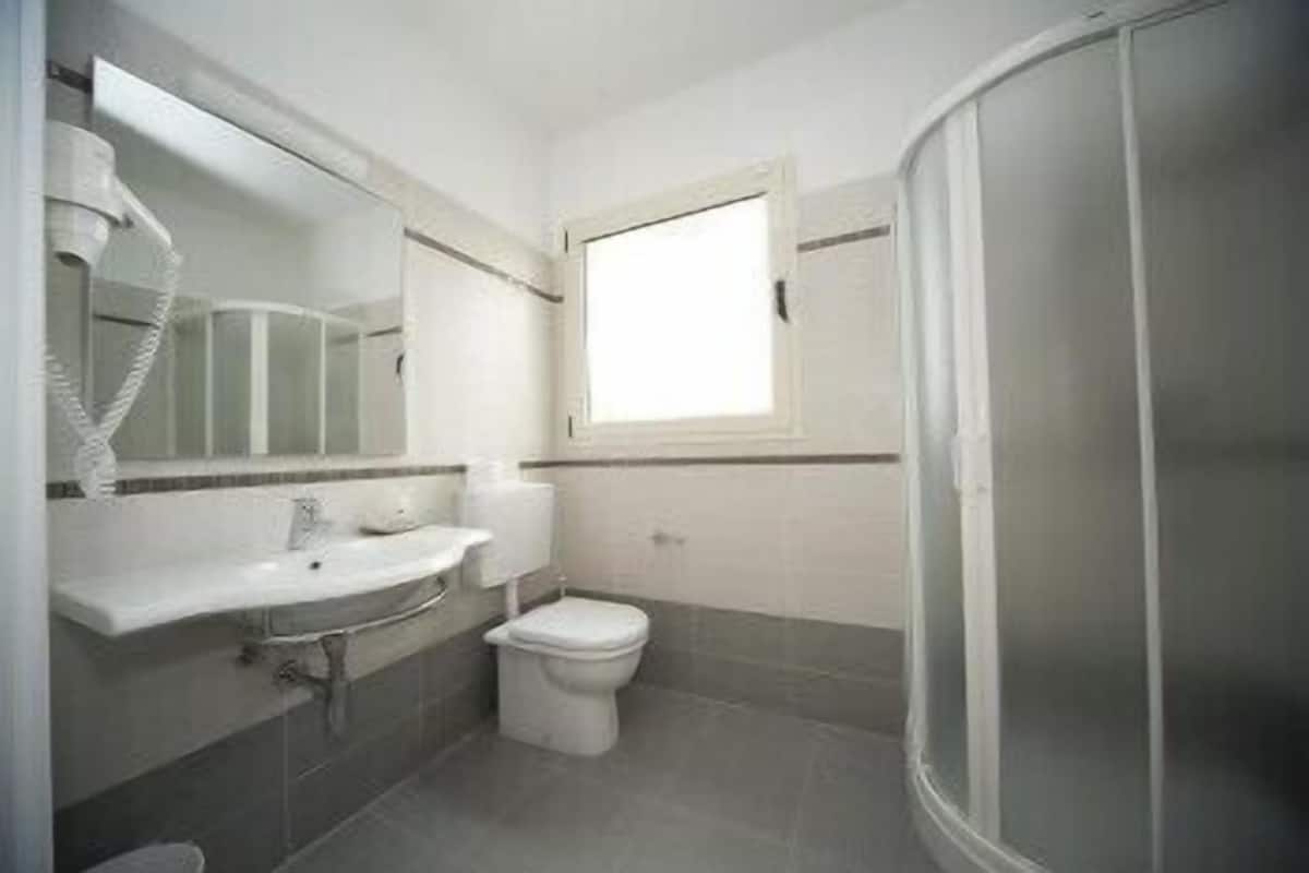 superior double room, balcony | bathroom | shower, rainfall showerhead, free toiletries, hair dryer