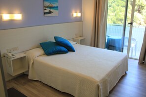 Kamar Double, balkon | Brankas, dilengkapi dengan perabotan berbeda-beda, dan meja kerja