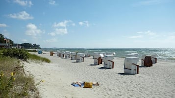 PÄ stranden, vit sandstrand och cabanor (tillÀggsavgift)