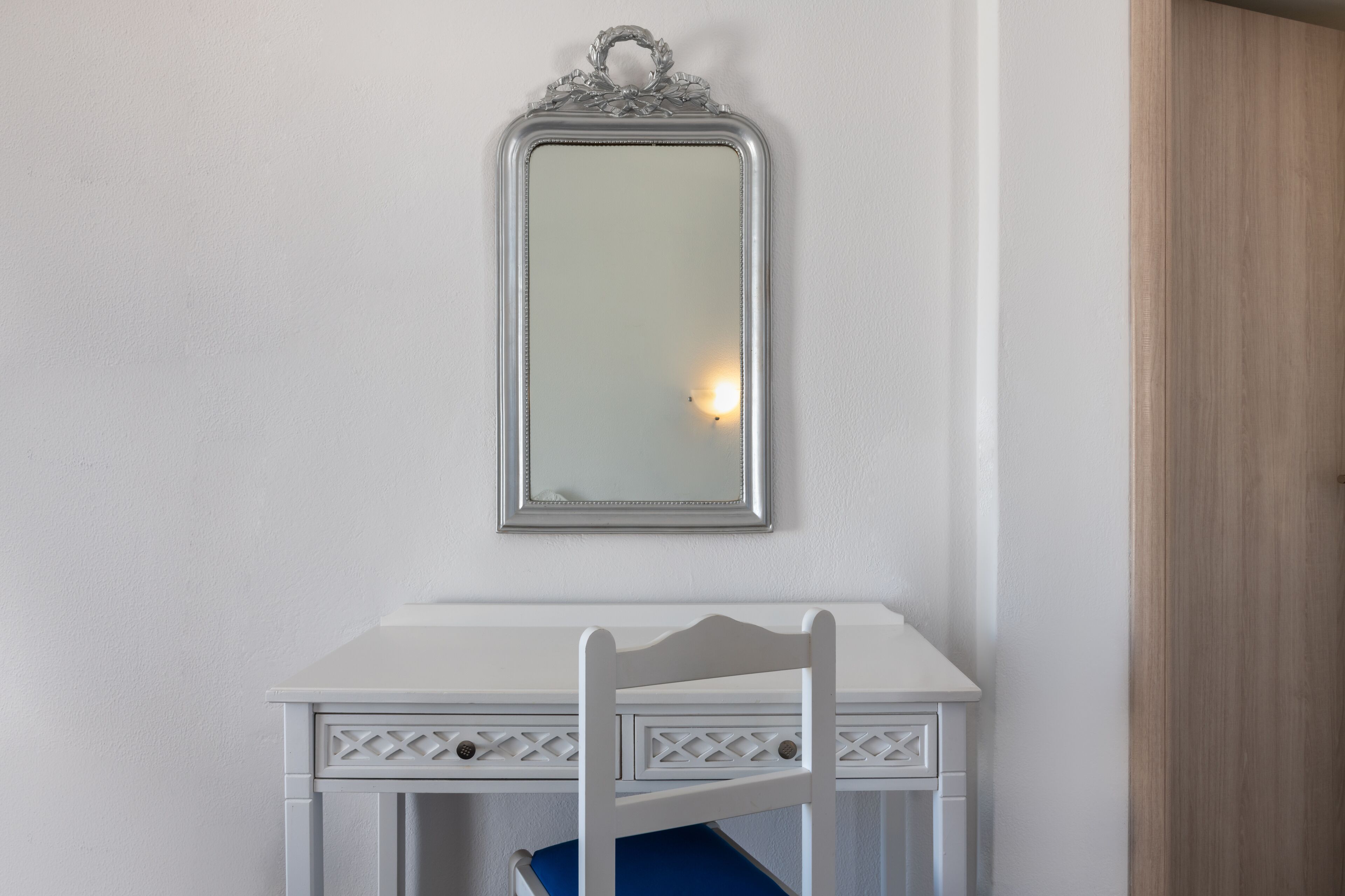 standard double or twin room | 1 bedroom, in-room safe, desk, iron/ironing board