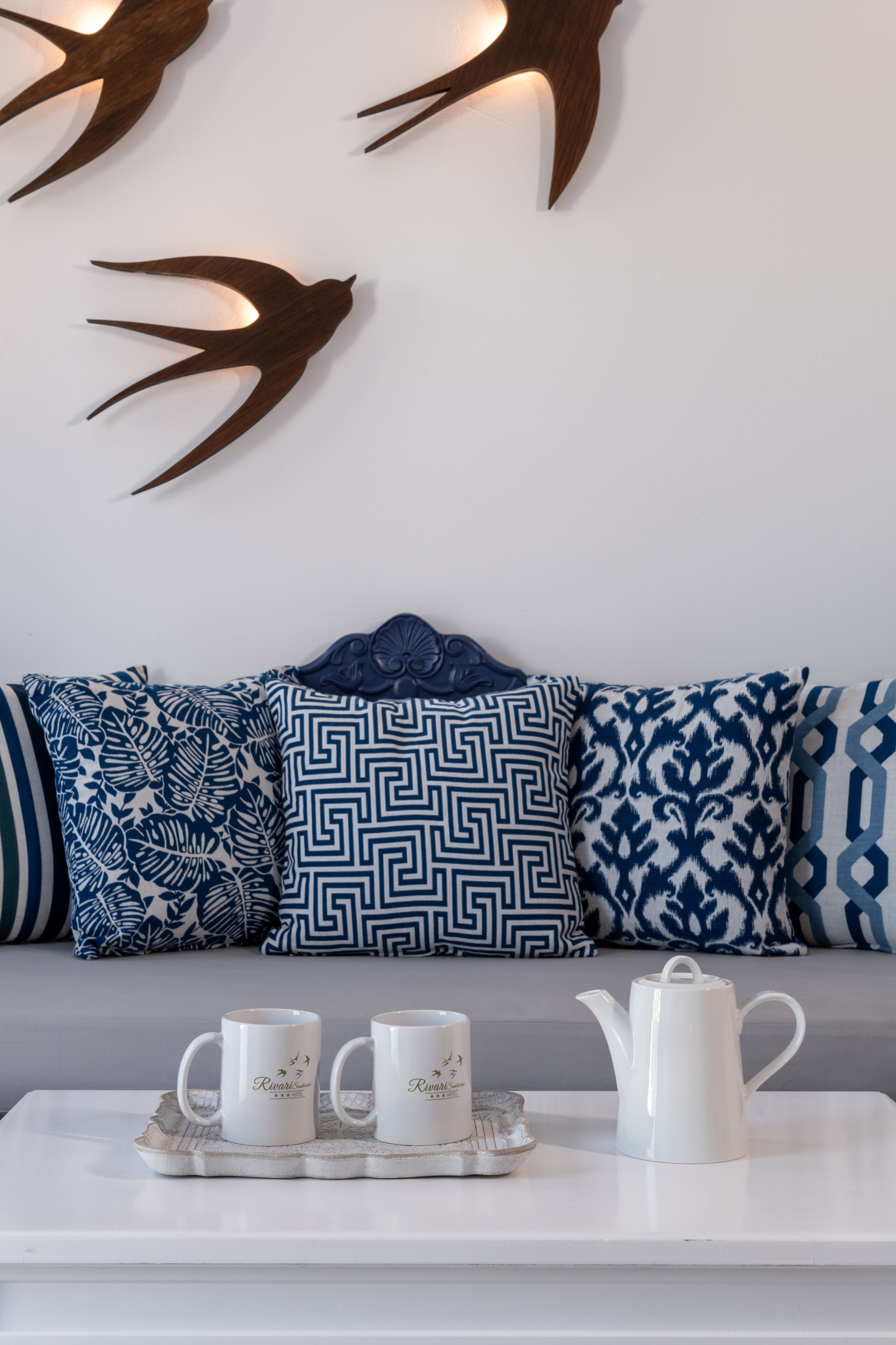 family room (open plan) | 1 bedroom, in-room safe, desk, iron/ironing board