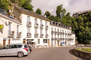 Mặt tiền nơi lưu trú