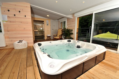 Bain à remous intérieur. Hôtel Le Central