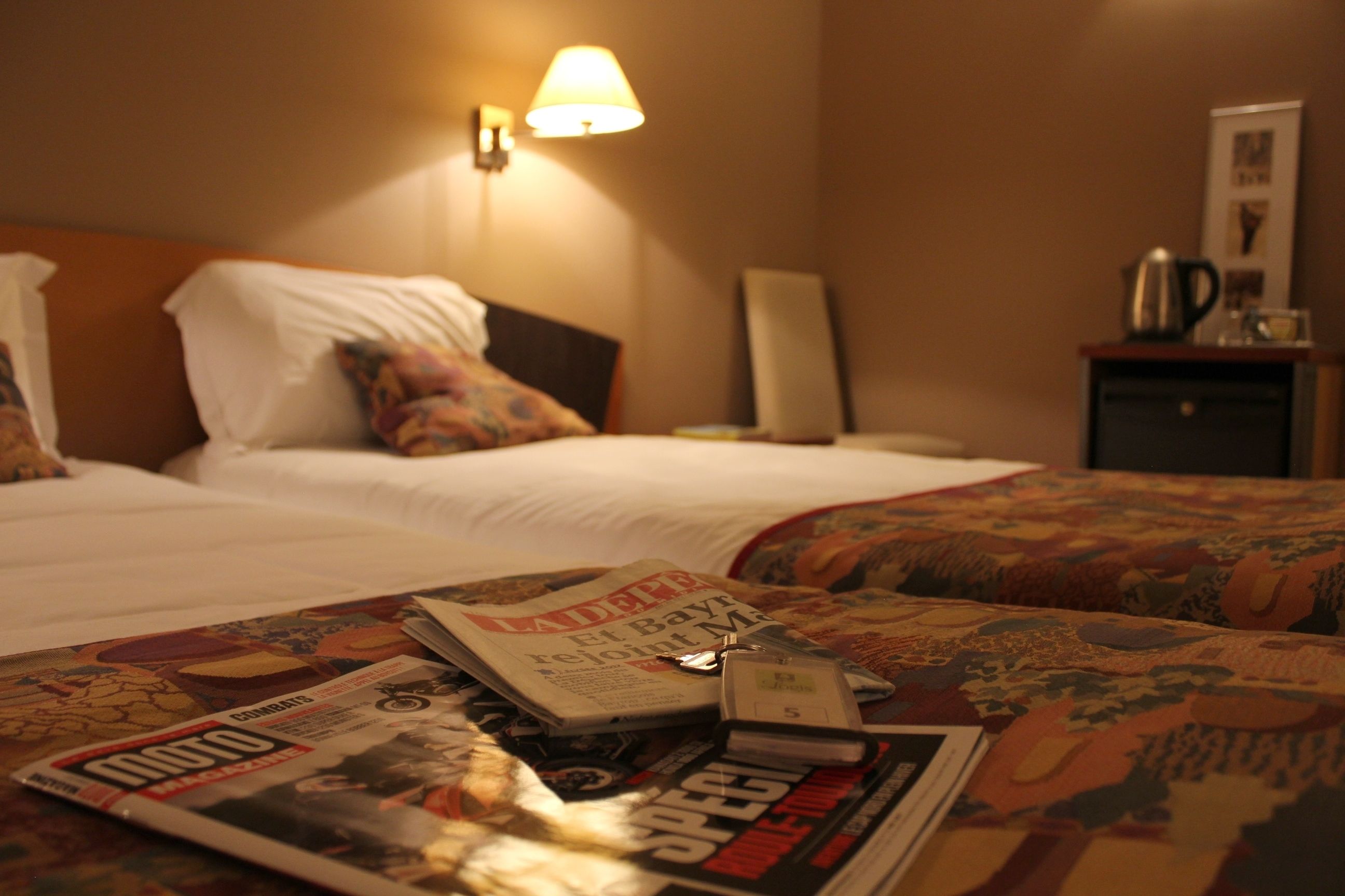 Habitación estándar, 2 camas individuales | Minibar, caja de seguridad en la habitación y escritorio 