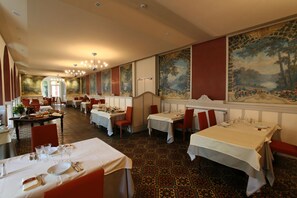 Breakfast, lunch, dinner served; French cuisine, al fresco dining 