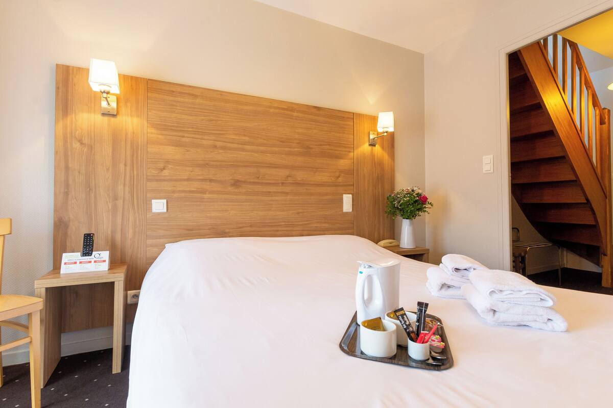 quadruple room | desk, rollaway beds, free wifi, bed sheets