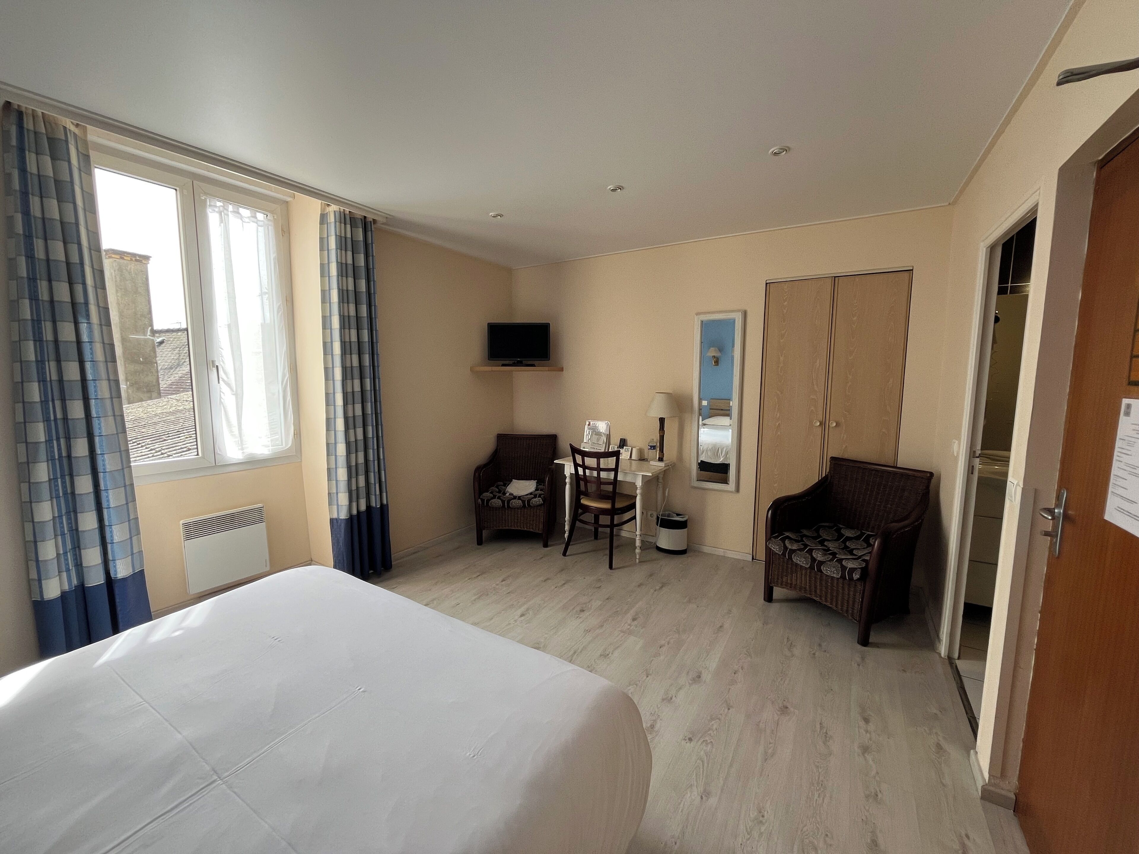 双人房 | 办公桌、遮光窗帘、隔音、婴儿床