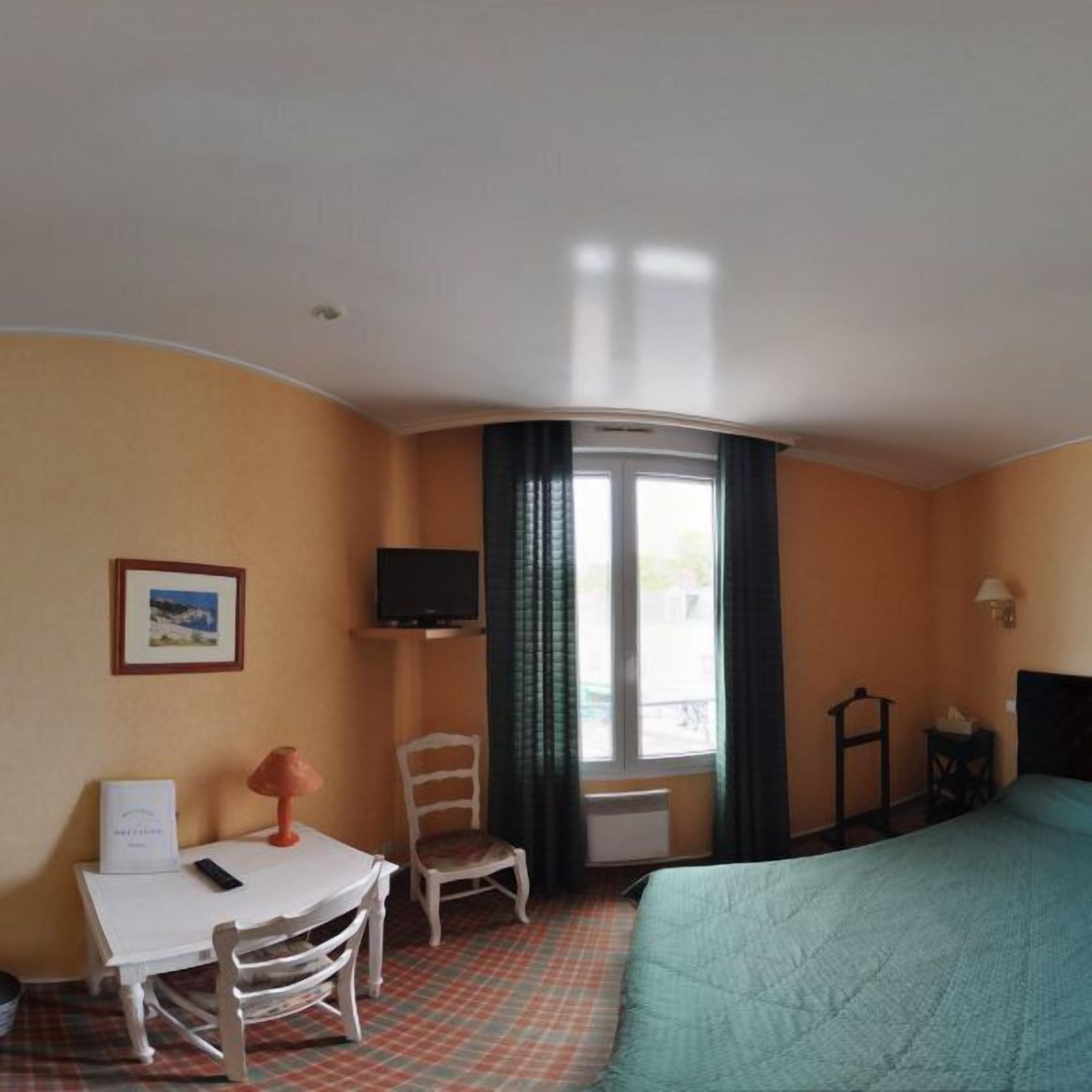 desk, blackout curtains, soundproofing, cots/infant beds