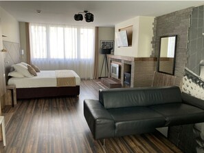 Executive Double Room, 1 Queen Bed, Courtyard Area