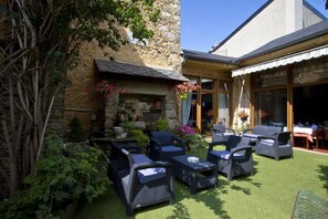 2 restaurants servant le petit déjeuner, spécialités Cuisine française