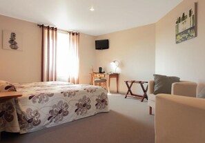 Desk, free WiFi - Colombie (Gorses)