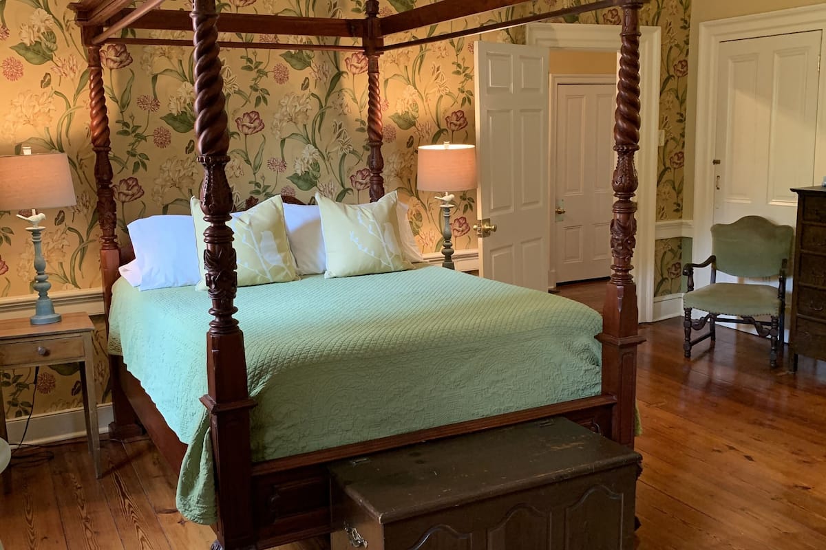 Traditional Room, 1 Queen Bed, Ensuite, Garden View | Premium bedding, iron/ironing board, free WiFi, bed sheets
